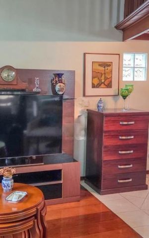 Casa à venda com 242m², 4 quartos e 2 vagas