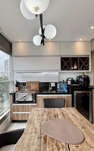 Apartamento à venda com 79m², 2 quartos e 1 vaga Apartamento à venda com 79m², 2 quartos e 1 vagaVaranda