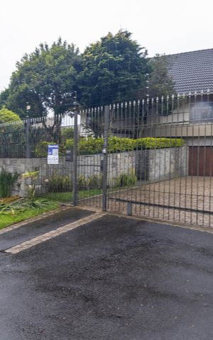 Casa à venda com 524m², 4 quartos e 4 vagasFachada 