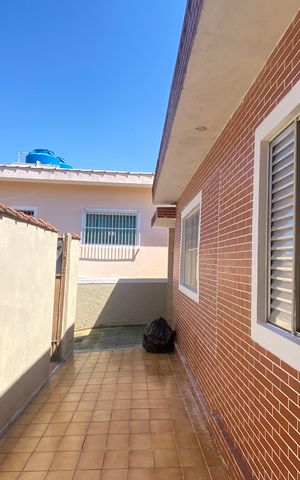 Casa para alugar com 109m², 2 quartos e 1 vaga Casa para alugar com 109m², 2 quartos e 1 vagaÁrea externa