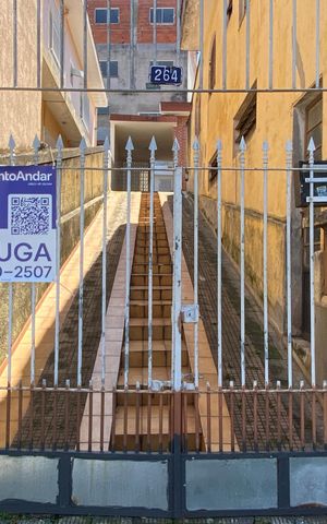 Casa para alugar com 109m², 2 quartos e 1 vaga Casa para alugar com 109m², 2 quartos e 1 vagaFachada
