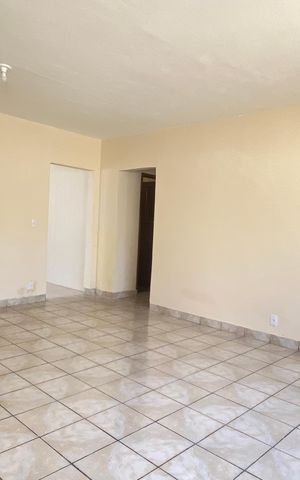 Casa para alugar com 109m², 2 quartos e 1 vaga Casa para alugar com 109m², 2 quartos e 1 vagaSala