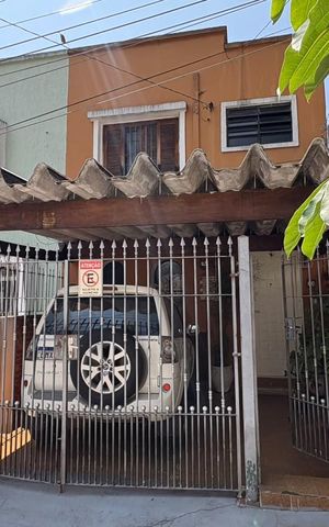 Casa para alugar com 230m², 6 quartos e 1 vaga Casa para alugar com 230m², 6 quartos e 1 vagaFachada