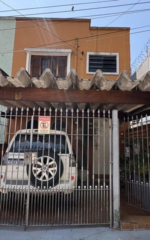 Casa para alugar com 230m², 6 quartos e 1 vaga Casa para alugar com 230m², 6 quartos e 1 vagaFachada