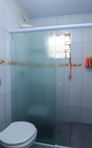 Casa à venda com 250m², 5 quartos e 2 vagas Casa à venda com 250m², 5 quartos e 2 vagasBanheiro social
