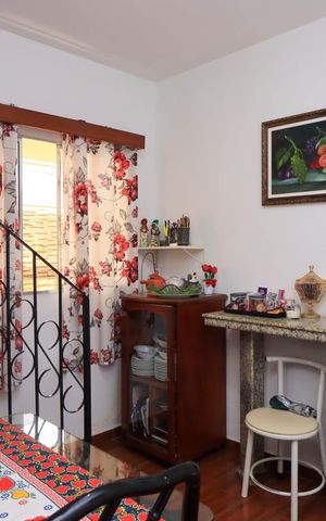Casa à venda com 250m², 5 quartos e 2 vagas Casa à venda com 250m², 5 quartos e 2 vagasHall de entrada