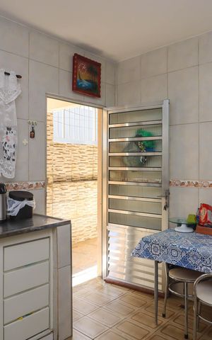 Casa à venda com 250m², 5 quartos e 2 vagas Casa à venda com 250m², 5 quartos e 2 vagasCozinha