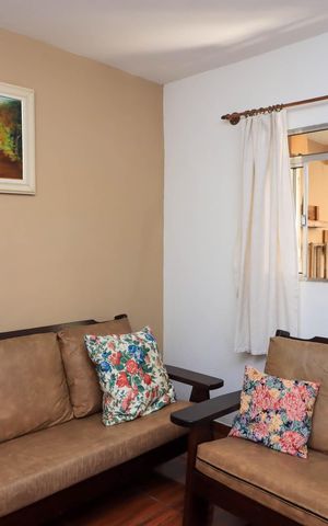 Casa à venda com 250m², 5 quartos e 2 vagas Casa à venda com 250m², 5 quartos e 2 vagasSala