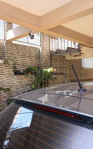 Casa à venda com 250m², 5 quartos e 2 vagas Casa à venda com 250m², 5 quartos e 2 vagasÁrea externa