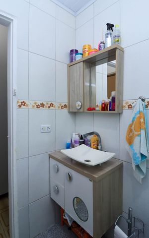 Casa à venda com 250m², 5 quartos e 2 vagas Casa à venda com 250m², 5 quartos e 2 vagasBanheiro social