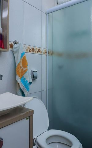 Casa à venda com 250m², 5 quartos e 2 vagas Casa à venda com 250m², 5 quartos e 2 vagasBanheiro social