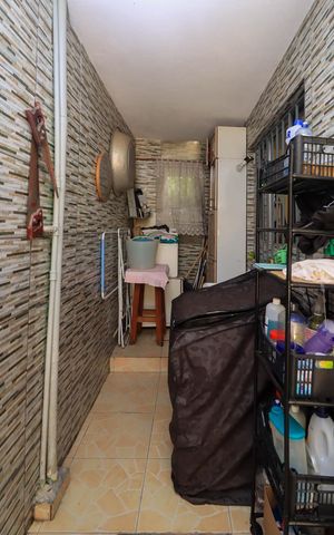 Casa à venda com 250m², 5 quartos e 2 vagas Casa à venda com 250m², 5 quartos e 2 vagasÁrea de serviço