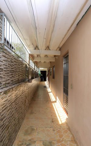 Casa à venda com 250m², 5 quartos e 2 vagas Casa à venda com 250m², 5 quartos e 2 vagasCorredor