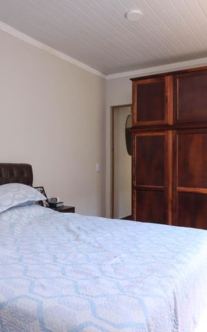 Casa à venda com 250m², 5 quartos e 2 vagas Casa à venda com 250m², 5 quartos e 2 vagasSuíte