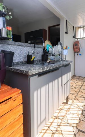 Casa à venda com 250m², 5 quartos e 2 vagas Casa à venda com 250m², 5 quartos e 2 vagasCozinha