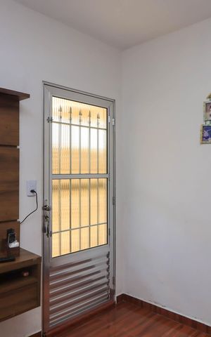 Casa à venda com 250m², 5 quartos e 2 vagas Casa à venda com 250m², 5 quartos e 2 vagasSala