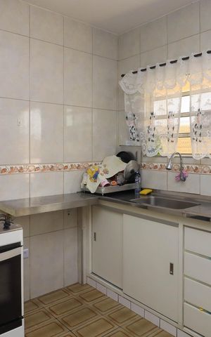 Casa à venda com 250m², 5 quartos e 2 vagas Casa à venda com 250m², 5 quartos e 2 vagasCozinha