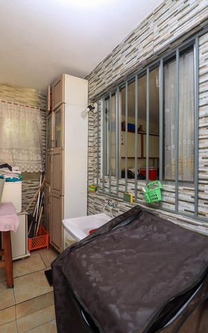 Casa à venda com 250m², 5 quartos e 2 vagas Casa à venda com 250m², 5 quartos e 2 vagasÁrea de serviço