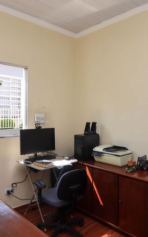 Casa à venda com 250m², 5 quartos e 2 vagas Casa à venda com 250m², 5 quartos e 2 vagasQuarto 3