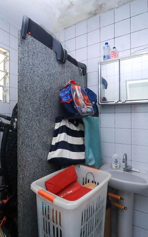 Casa à venda com 250m², 5 quartos e 2 vagas Casa à venda com 250m², 5 quartos e 2 vagasBanheiro de serviço
