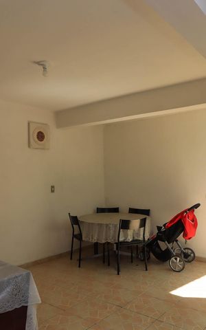 Casa à venda com 250m², 5 quartos e 2 vagas Casa à venda com 250m², 5 quartos e 2 vagasÁrea externa
