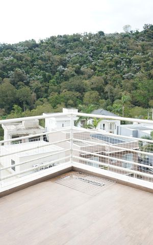 Casa de condomínio à venda com 360m², 4 quartos e 4 vagasSacada