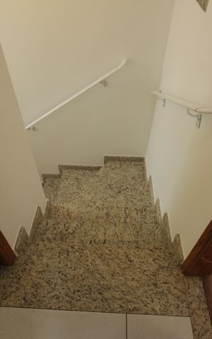 Casa de condomínio para alugar com 88m², 2 quartos e 1 vagaEscada