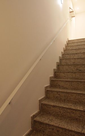 Casa de condomínio para alugar com 88m², 2 quartos e 1 vagaEscada