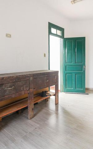 Casa à venda com 310m², 3 quartos e 2 vagasQuarto Externo