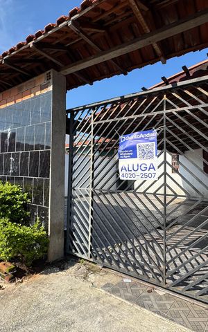 Casa para alugar com 175m², 2 quartos e 3 vagas Casa para alugar com 175m², 2 quartos e 3 vagasFachada com placa grande