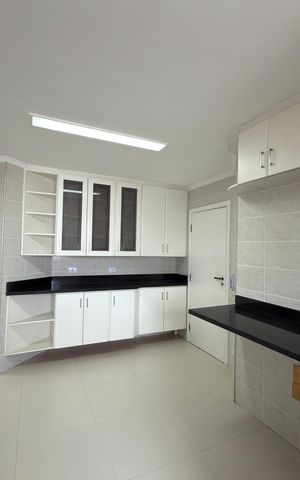 Apartamento à venda com 134m², 3 quartos e 2 vagas Apartamento à venda com 134m², 3 quartos e 2 vagasCozinha