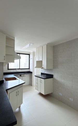 Apartamento à venda com 134m², 3 quartos e 2 vagas Apartamento à venda com 134m², 3 quartos e 2 vagasCozinha