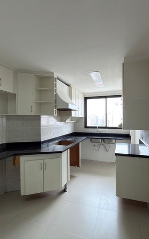 Apartamento à venda com 134m², 3 quartos e 2 vagas Apartamento à venda com 134m², 3 quartos e 2 vagasCozinha