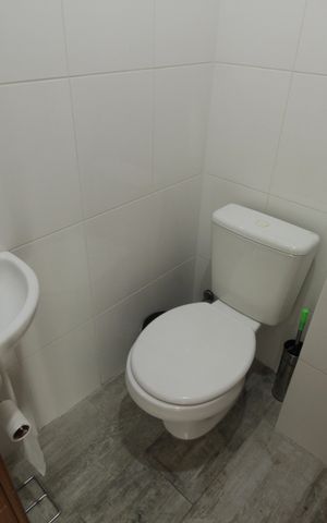Apartamento para alugar com 77m², 2 quartos e 2 vagasBanheiro de serviço