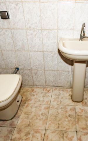 Casa para alugar com 150m², 3 quartos e 2 vagasBanheiro Social