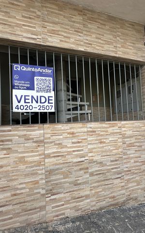 Casa à venda com 250m², 3 quartos e 1 vaga Casa à venda com 250m², 3 quartos e 1 vagaFachada