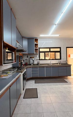 Casa à venda com 433m², 3 quartos e 6 vagas Casa à venda com 433m², 3 quartos e 6 vagasCozinha
