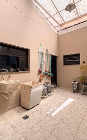 Casa à venda com 433m², 3 quartos e 6 vagas Casa à venda com 433m², 3 quartos e 6 vagasLavanderia