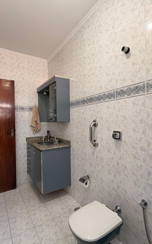 Casa à venda com 433m², 3 quartos e 6 vagas Casa à venda com 433m², 3 quartos e 6 vagasBanheiro da suíte 2