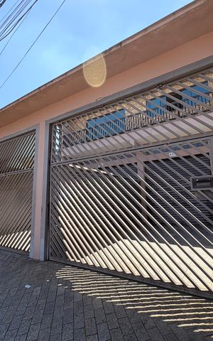 Casa à venda com 433m², 3 quartos e 6 vagas Casa à venda com 433m², 3 quartos e 6 vagasFachada