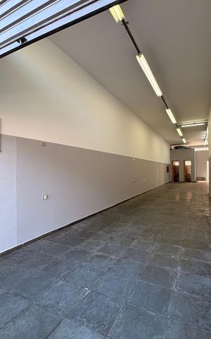 Casa à venda com 433m², 3 quartos e 6 vagas Casa à venda com 433m², 3 quartos e 6 vagasSalão