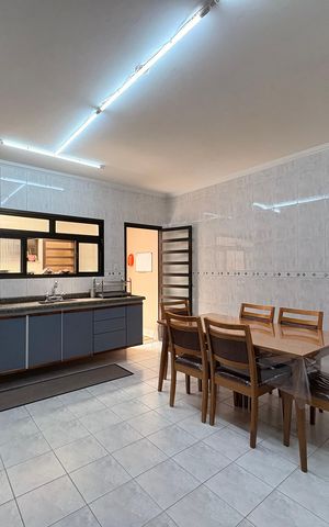 Casa à venda com 433m², 3 quartos e 6 vagas Casa à venda com 433m², 3 quartos e 6 vagasCozinha