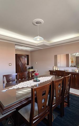 Casa à venda com 433m², 3 quartos e 6 vagas Casa à venda com 433m², 3 quartos e 6 vagasSala