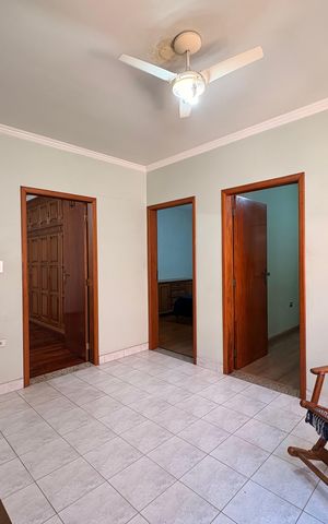 Casa à venda com 433m², 3 quartos e 6 vagas Casa à venda com 433m², 3 quartos e 6 vagasSalva de tv