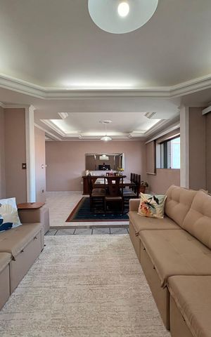 Casa à venda com 433m², 3 quartos e 6 vagas Casa à venda com 433m², 3 quartos e 6 vagasSala