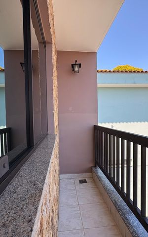Casa à venda com 433m², 3 quartos e 6 vagas Casa à venda com 433m², 3 quartos e 6 vagasSacada
