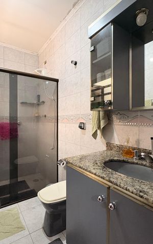 Casa à venda com 433m², 3 quartos e 6 vagas Casa à venda com 433m², 3 quartos e 6 vagasBanheiro da suíte 3