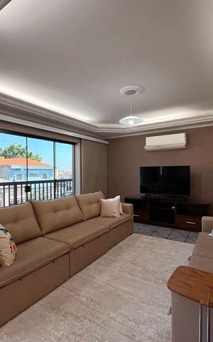 Casa à venda com 433m², 3 quartos e 6 vagas Casa à venda com 433m², 3 quartos e 6 vagasSala