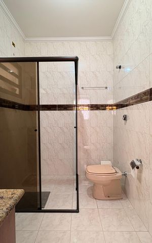 Casa à venda com 433m², 3 quartos e 6 vagas Casa à venda com 433m², 3 quartos e 6 vagasBanheiro