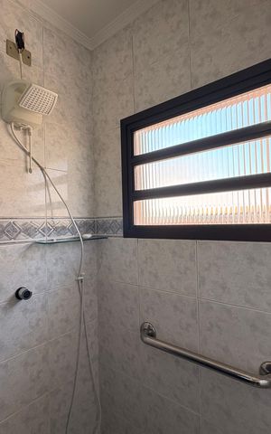 Casa à venda com 433m², 3 quartos e 6 vagas Casa à venda com 433m², 3 quartos e 6 vagasBanheiro da suíte 2